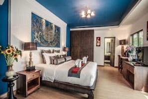 Premium bedding, minibar, desk, soundproofing
