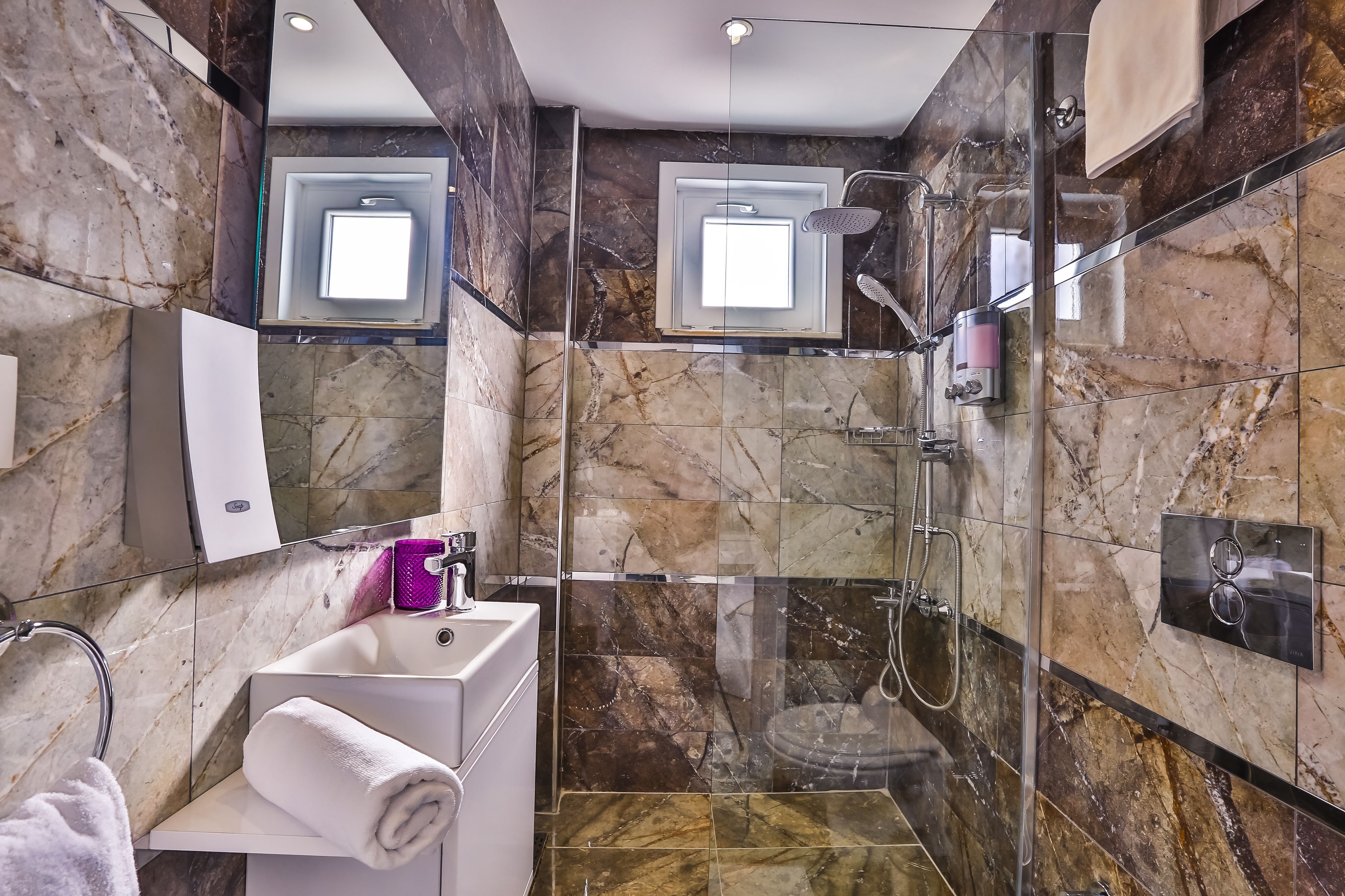 family room | bathroom | separate bathtub and shower, free toiletries, hair dryer, slippers