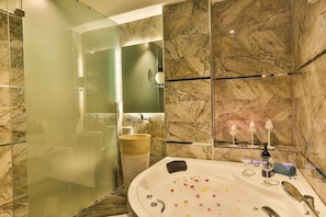 Honeymoon Suite | Jetted tub - Hotel Bellezza Ortaköy (Istanbul)