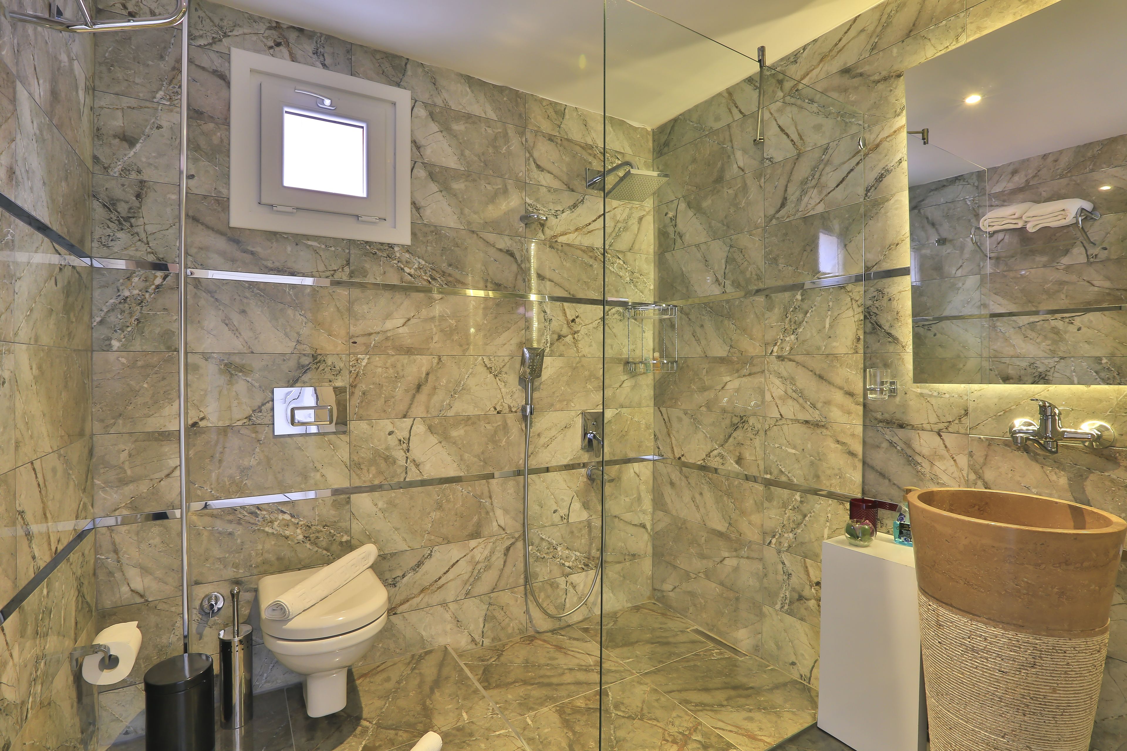 royal suite | bathroom | separate bathtub and shower, free toiletries, hair dryer, slippers
