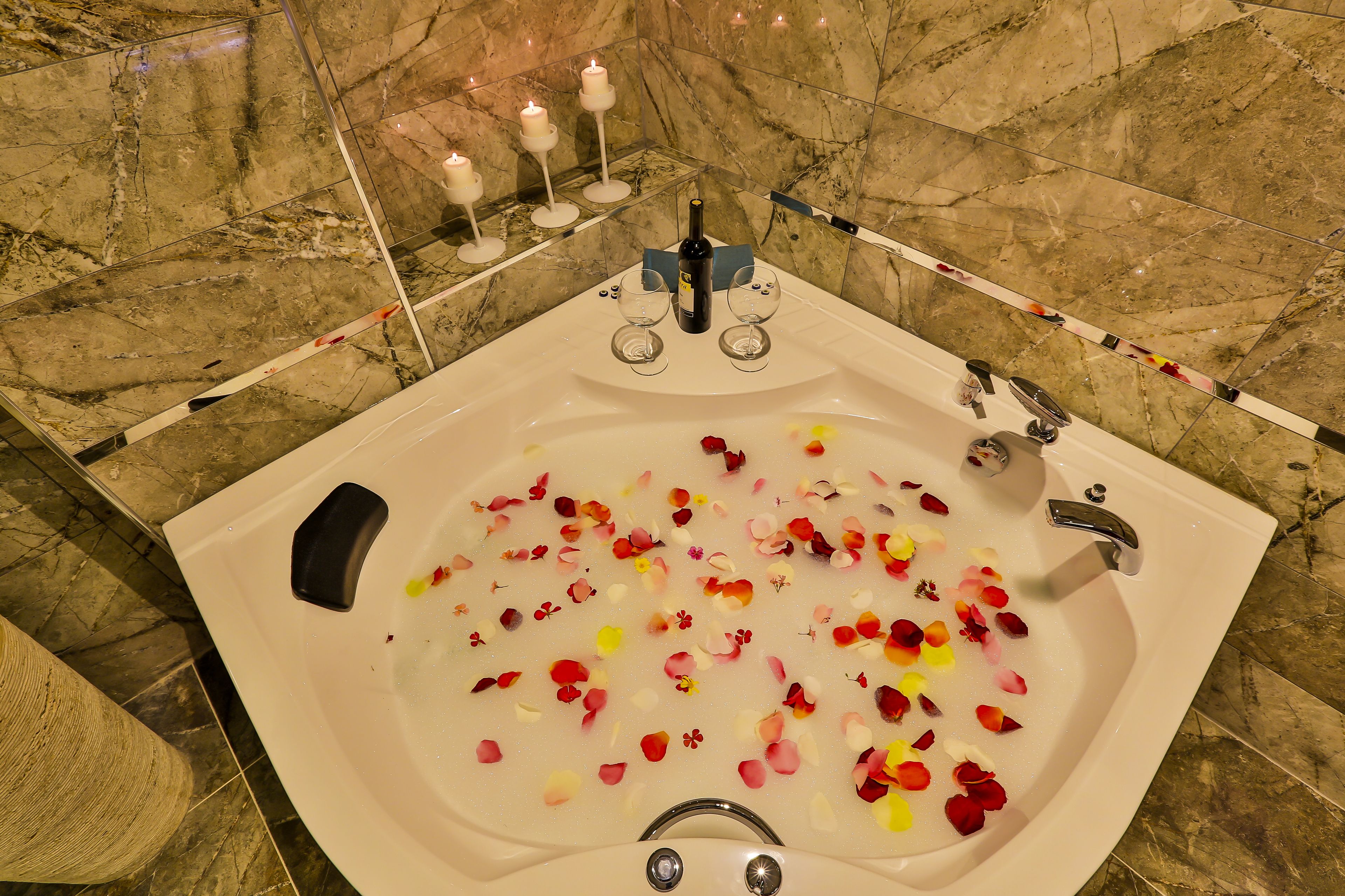 honeymoon suite | premium bedding, minibar, desk, soundproofing