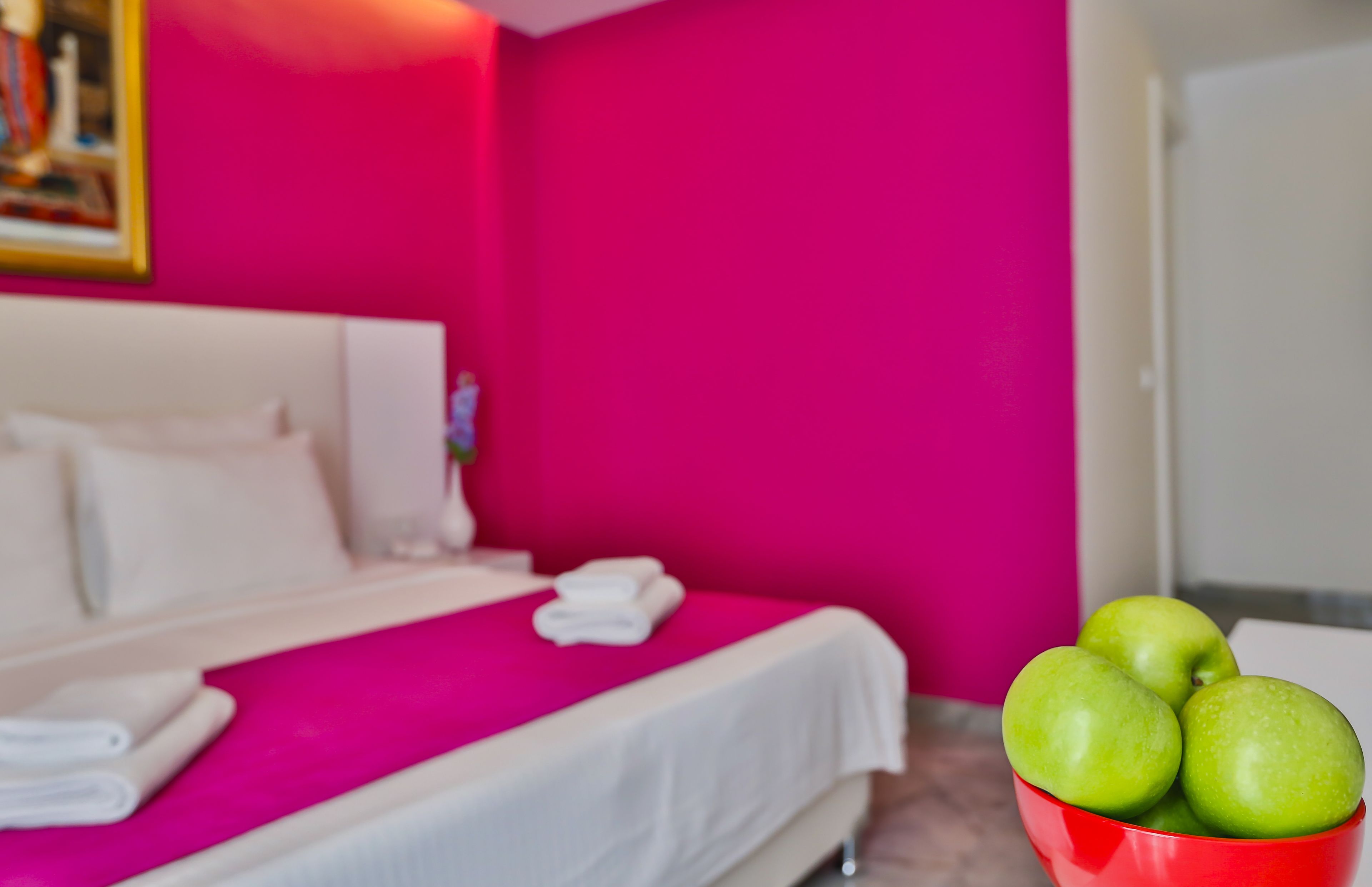 comfort room | premium bedding, minibar, desk, soundproofing