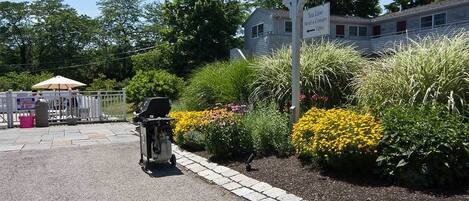 A parking area with a signpost indicating directions to 'Seal Lion' and 'Olde Town'.