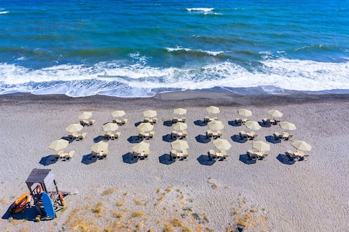 Ubicación a pie de playa, tumbonas, sombrillas y toallas de playa