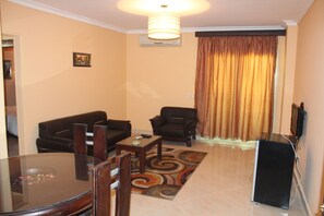 Flat-screen TV - Heliopolis Rock Residence (Cairo)