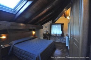 Hochwertige Bettwaren, Zimmersafe, Schreibtisch, schallisolierte Zimmer