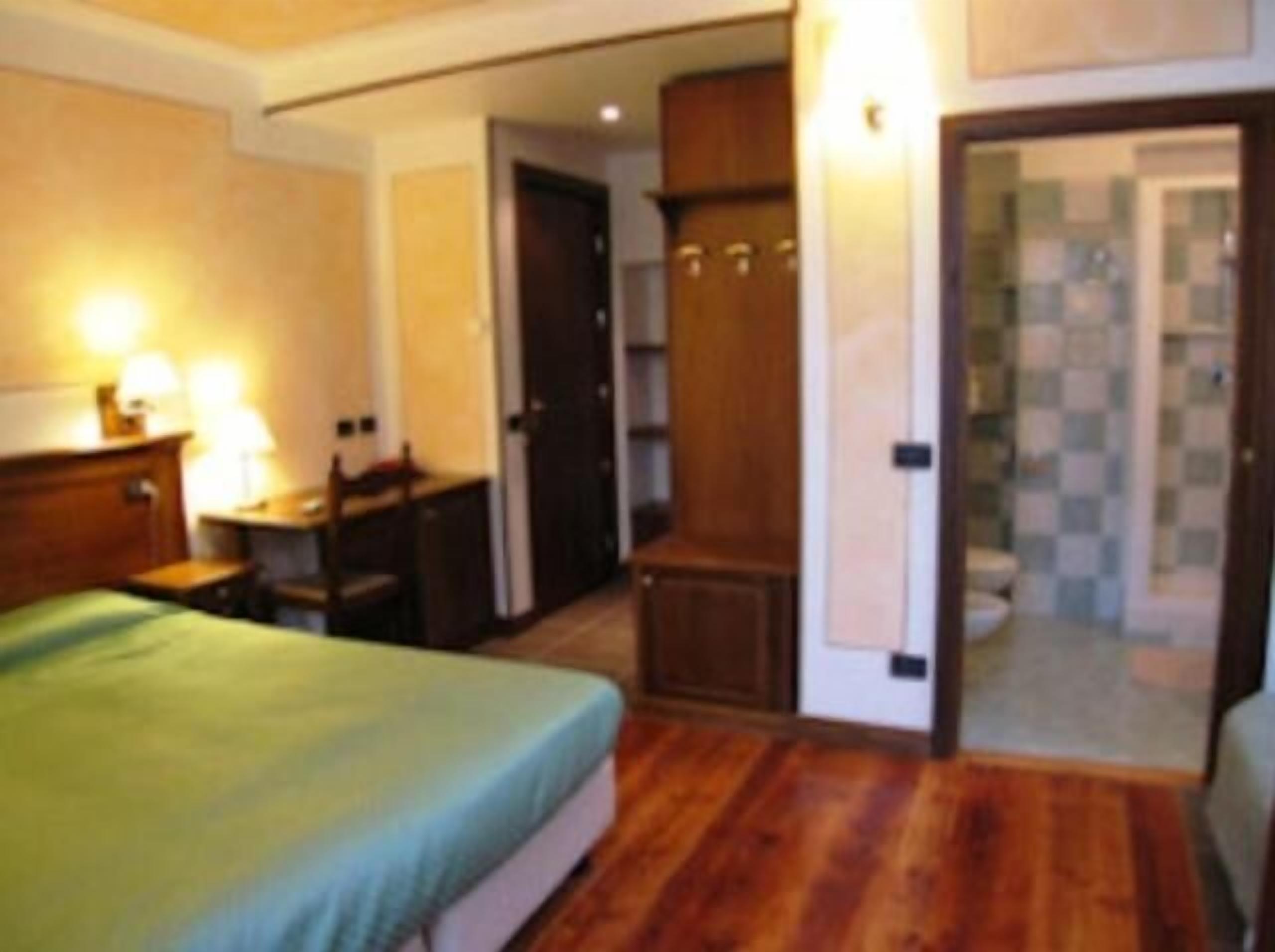 premium bedding, in-room safe, desk, soundproofing