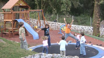 Área de juegos infantiles al aire libre