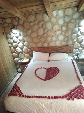 Cabana Petite | Individually decorated, individually furnished, bed sheets - Cabañas El Estribo Hotel (Valle de Bravo)