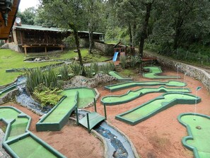 Mini-golf - Cabañas El Estribo Hotel (Valle de Bravo)