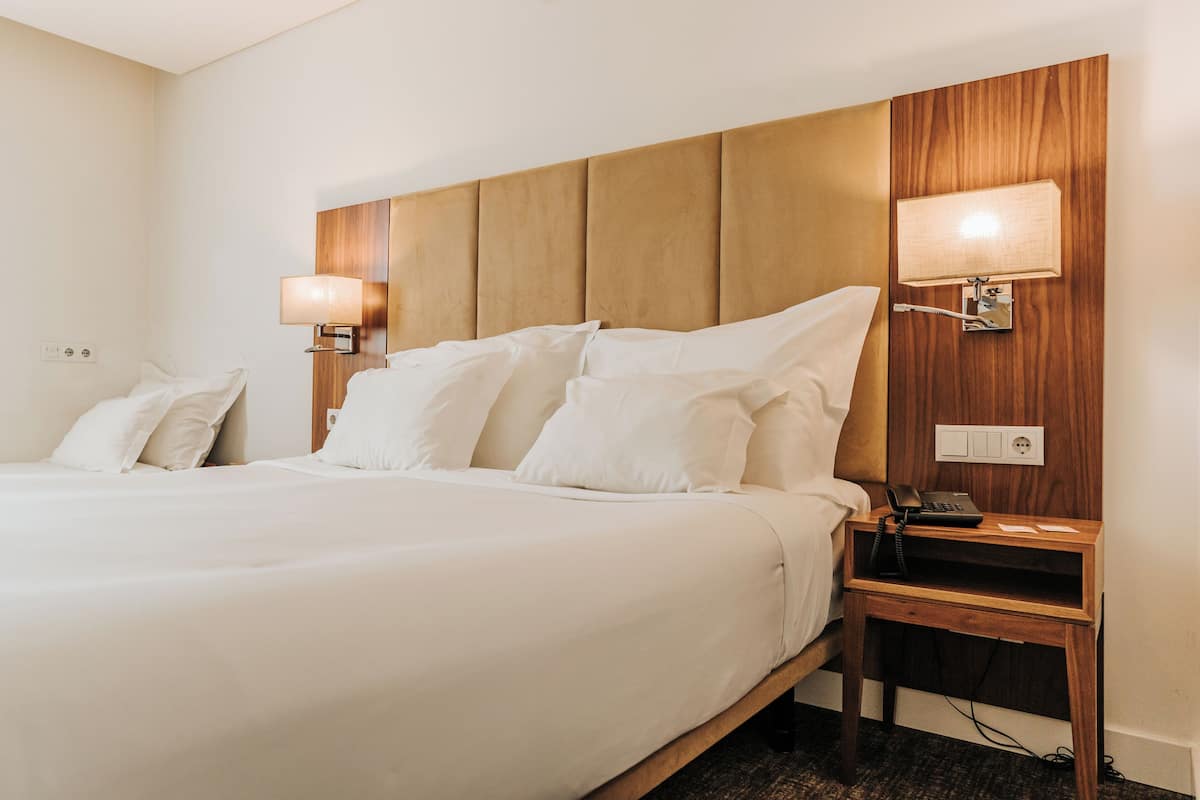 Executive Double Room | Minibar, in-room safe, desk, soundproofing
