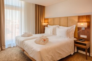 Minibar, in-room safe, desk, soundproofing - Premium Porto Downtown (Porto)