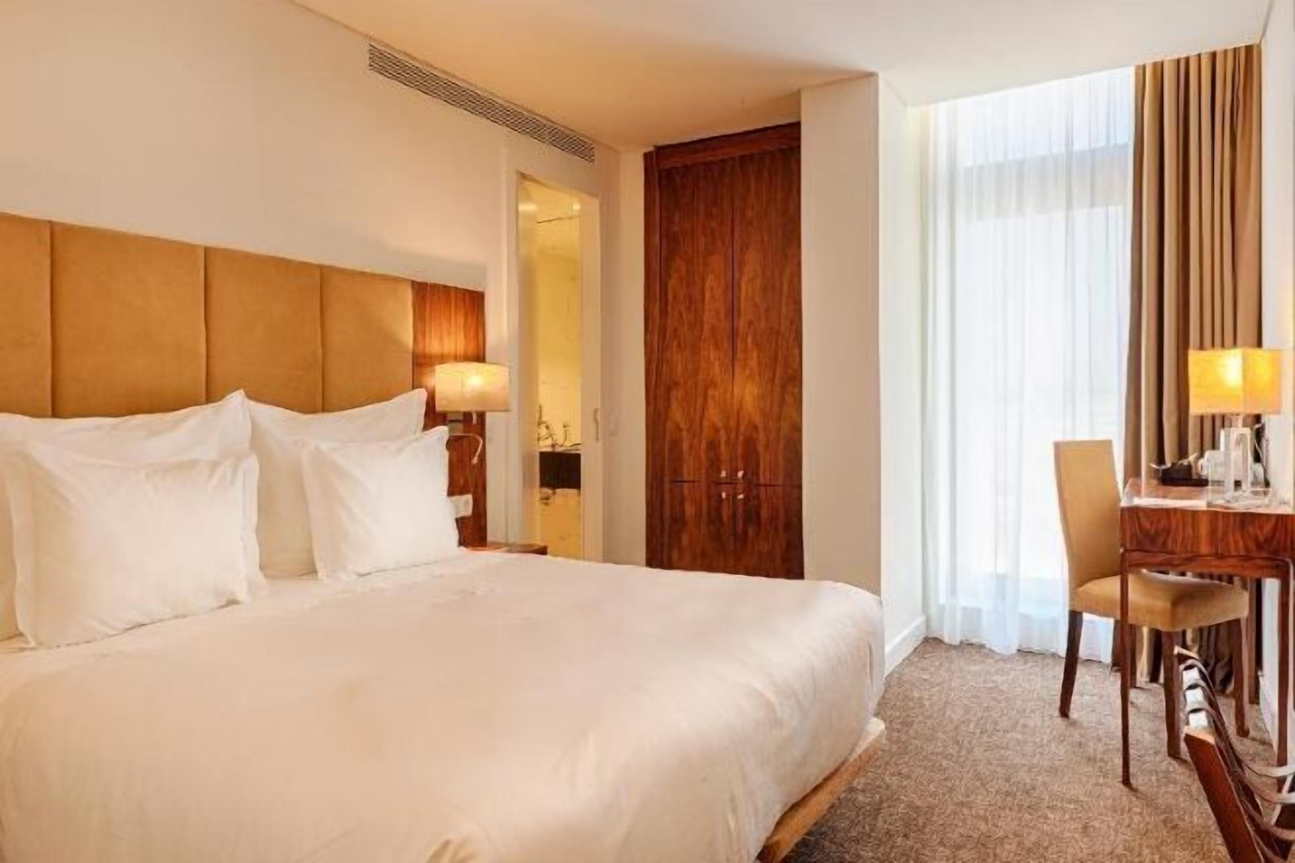 Minibar, in-room safe, desk, soundproofing