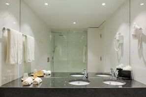 Shower, free toiletries, hair dryer, bidet - Premium Porto Downtown (Porto)