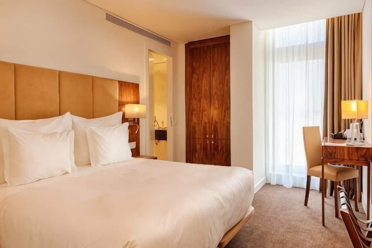 Minibar, in-room safe, desk, soundproofing