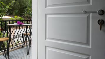 ์คํ ๋ค๋๋ฃธ, ์๋ด ์ ๋ง (Dumen 8) | ํ
๋ผ์ค/ํํฐ์ค