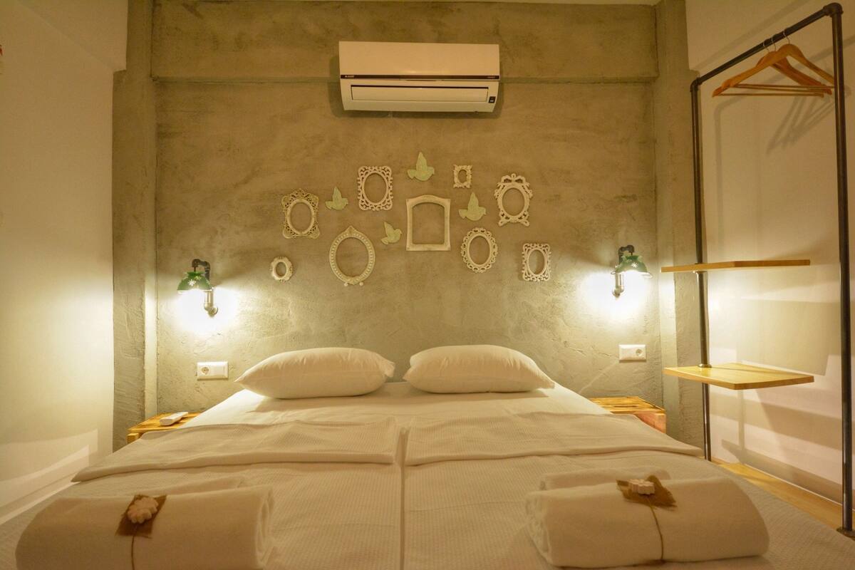 Standard Double or Twin Room, City View (8 mm) | Premium bedding, free minibar, in-room safe, individually decorated