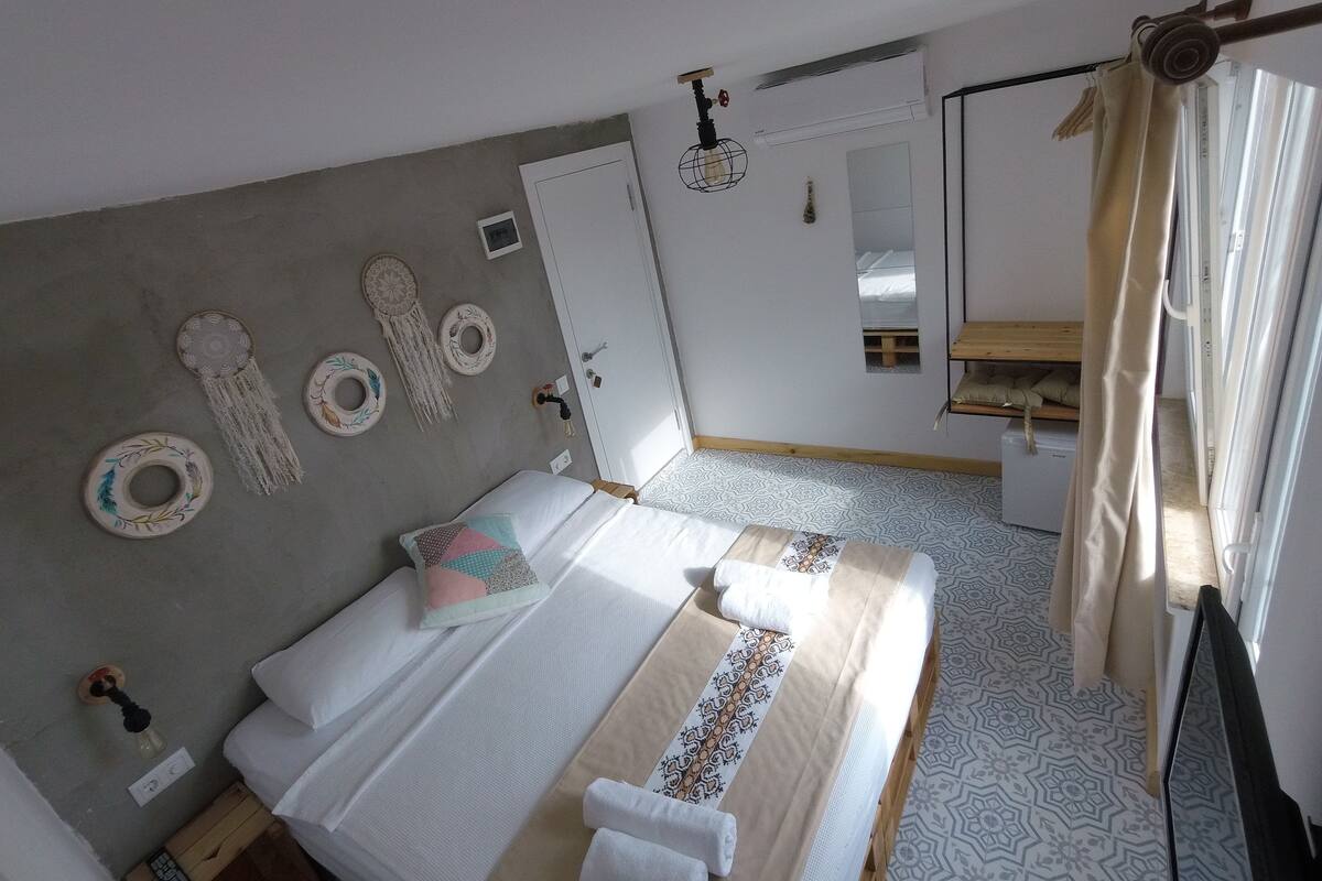 Standard Double Room, 1 Queen Bed (Ahtapot 8) | Premium bedding, free minibar, in-room safe, individually decorated