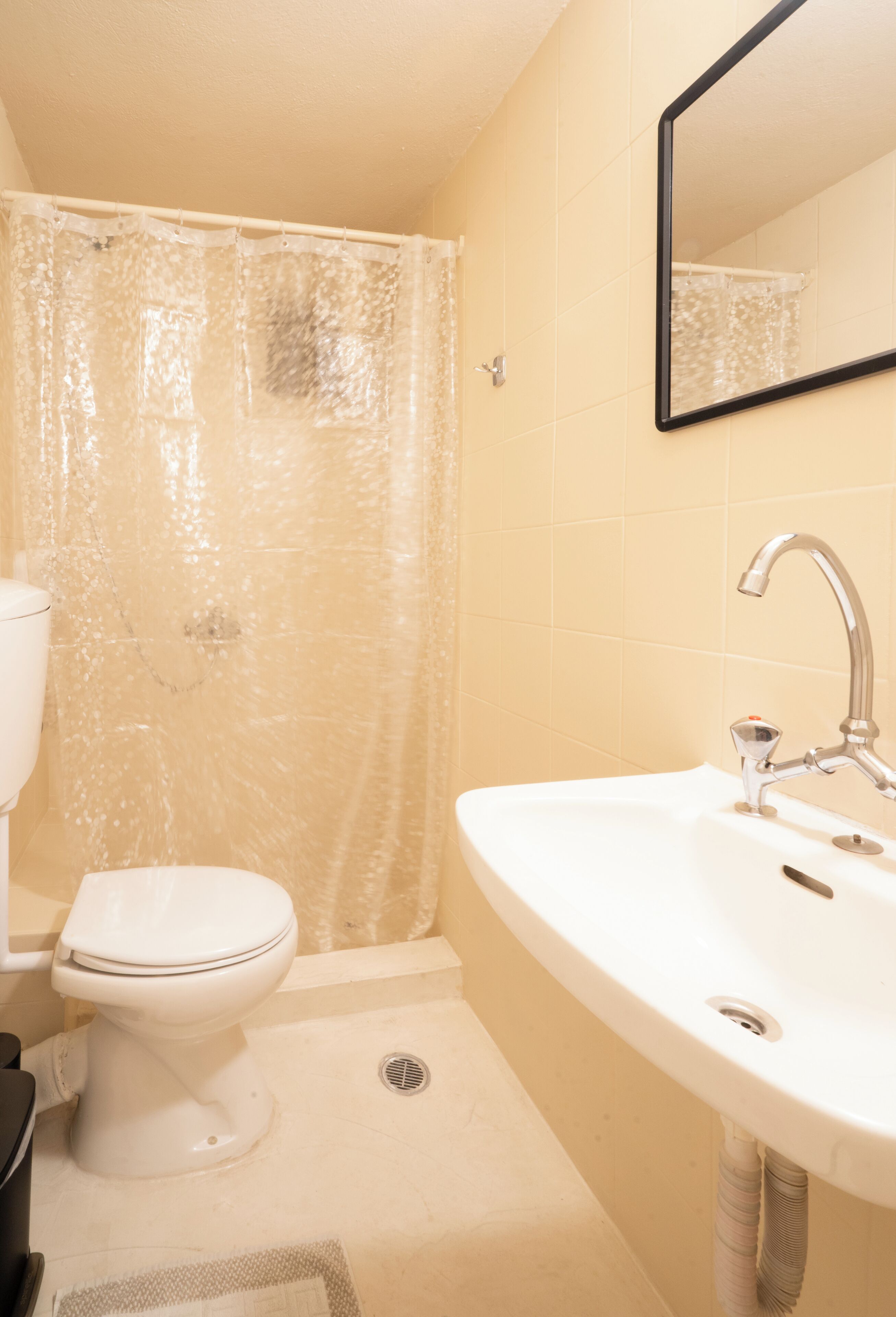 classic double room, ensuite, city view | bathroom | shower, towels