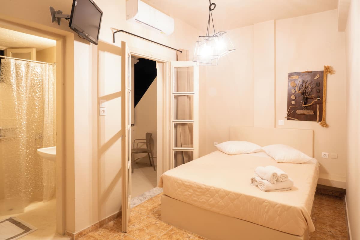 Doppia Classic, bagno in camera, vista città | Tende oscuranti, insonorizzazione, Wi-Fi gratuito, lenzuola