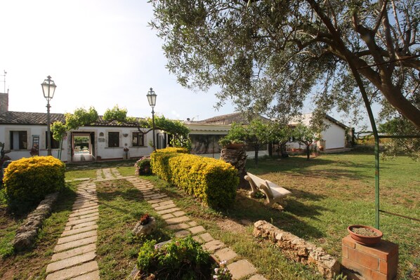 Property grounds - Hotel Aranceto (Syracuse)