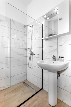 Estudio | Baño | Secador de pelo y toallas