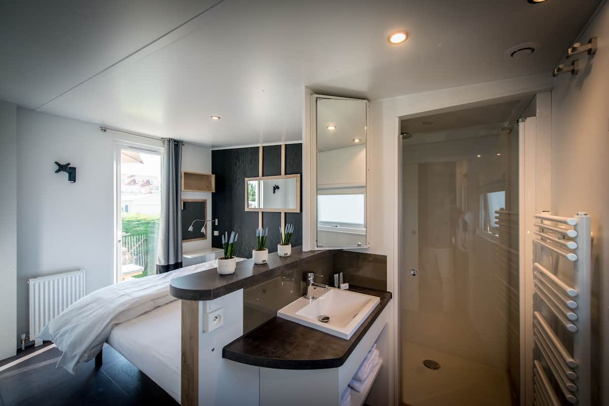Cottage, 1 Bedroom | 1 bedroom, in-room safe, soundproofing, free WiFi