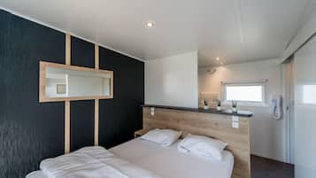 Cottage, 1 Bedroom | 1 bedroom, in-room safe, soundproofing, free WiFi