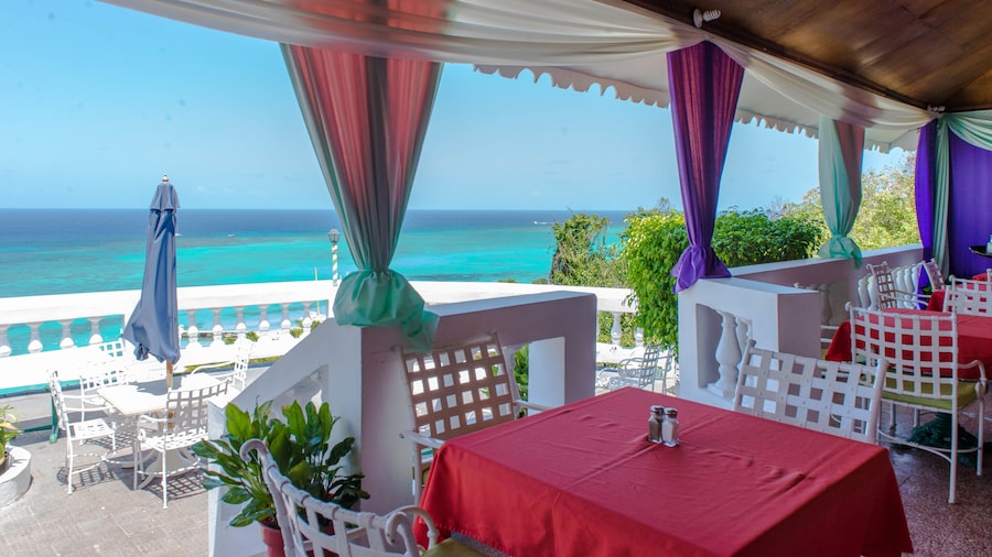 Skyclub Beach Suite at Mobay Club