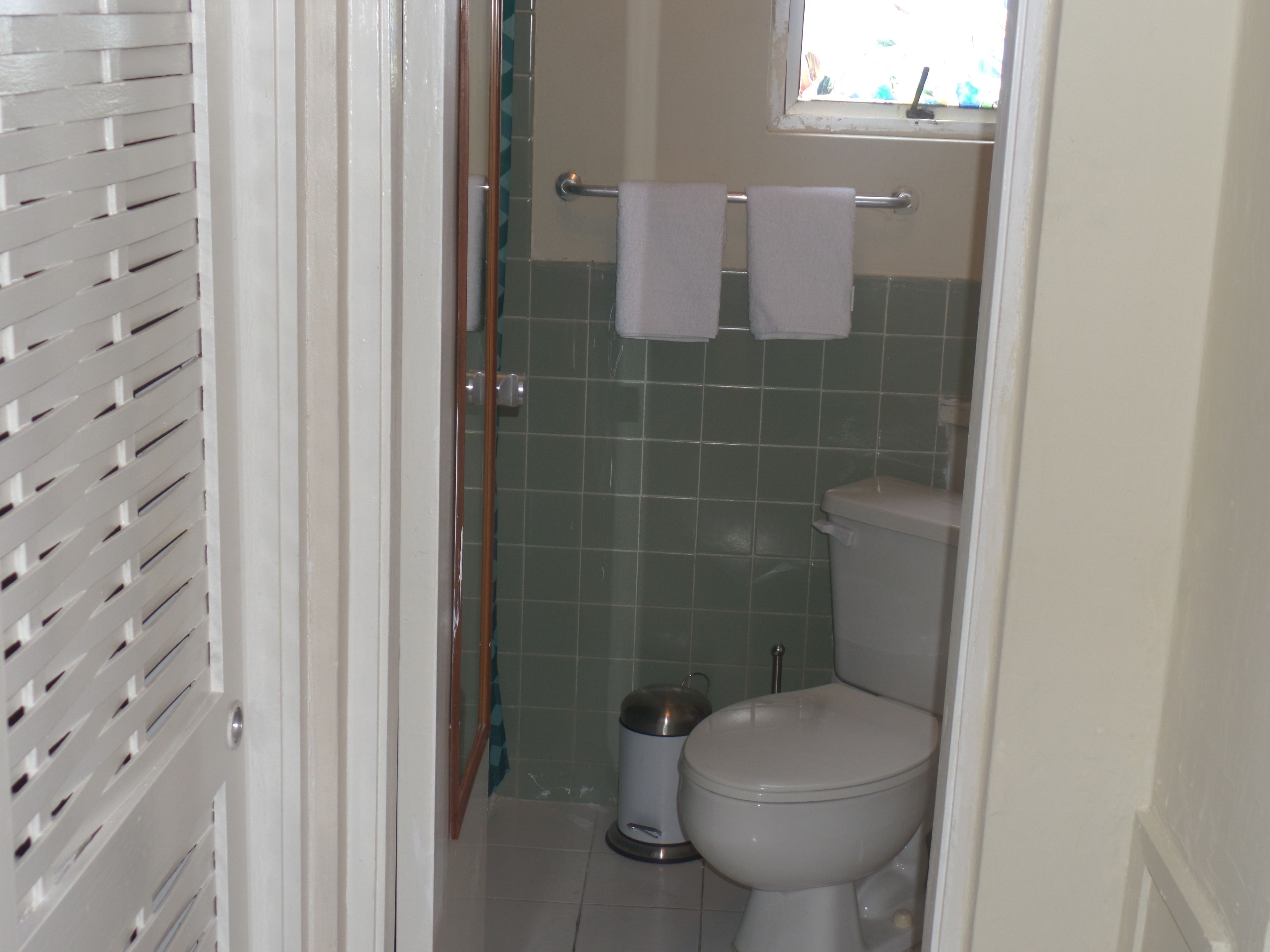 apartment, 1 bedroom | bathroom | combined shower/bathtub, towels