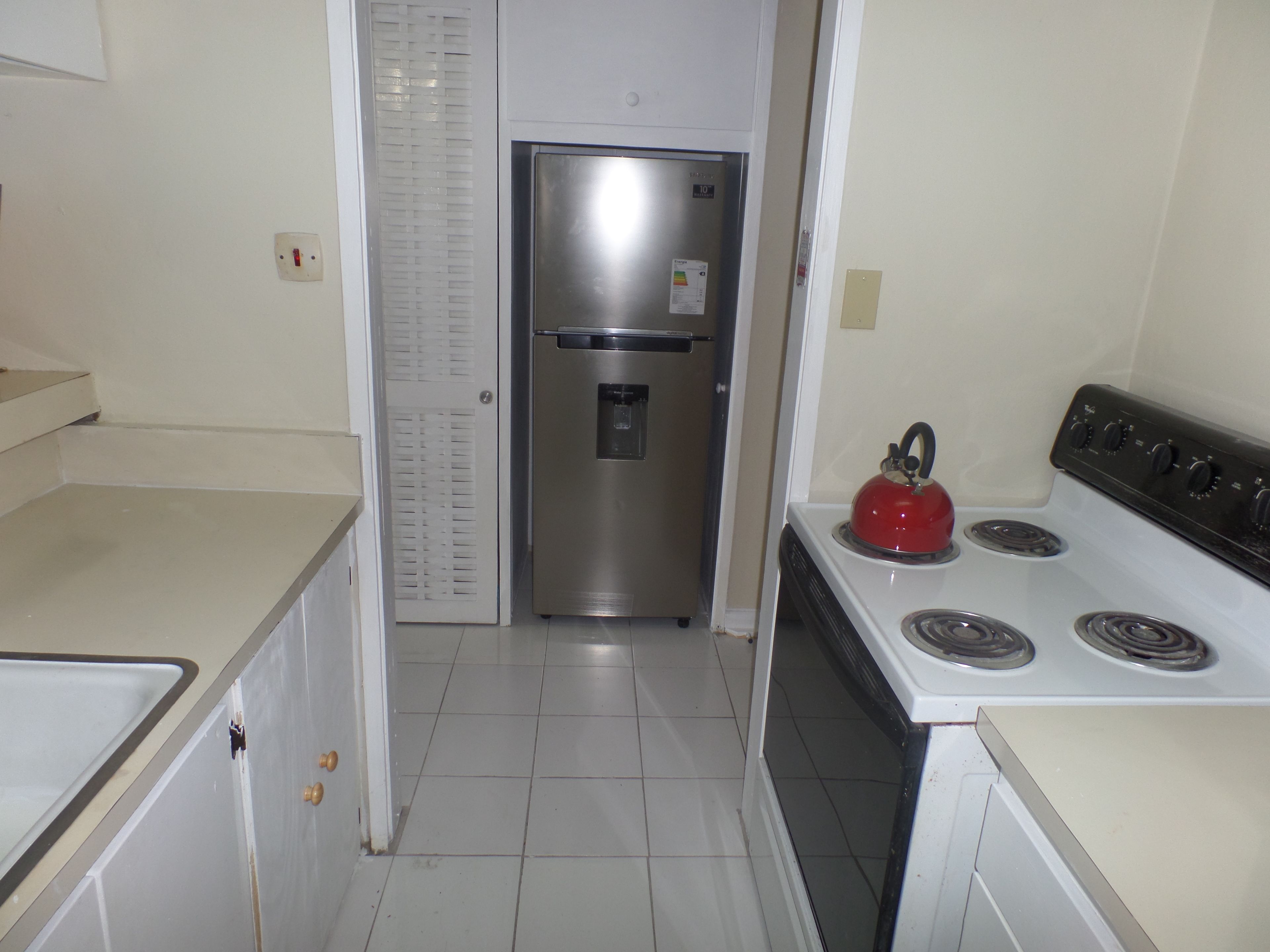 apartment, 1 bedroom | private kitchen | full-sized fridge, microwave, stovetop, cookware/dishes/utensils