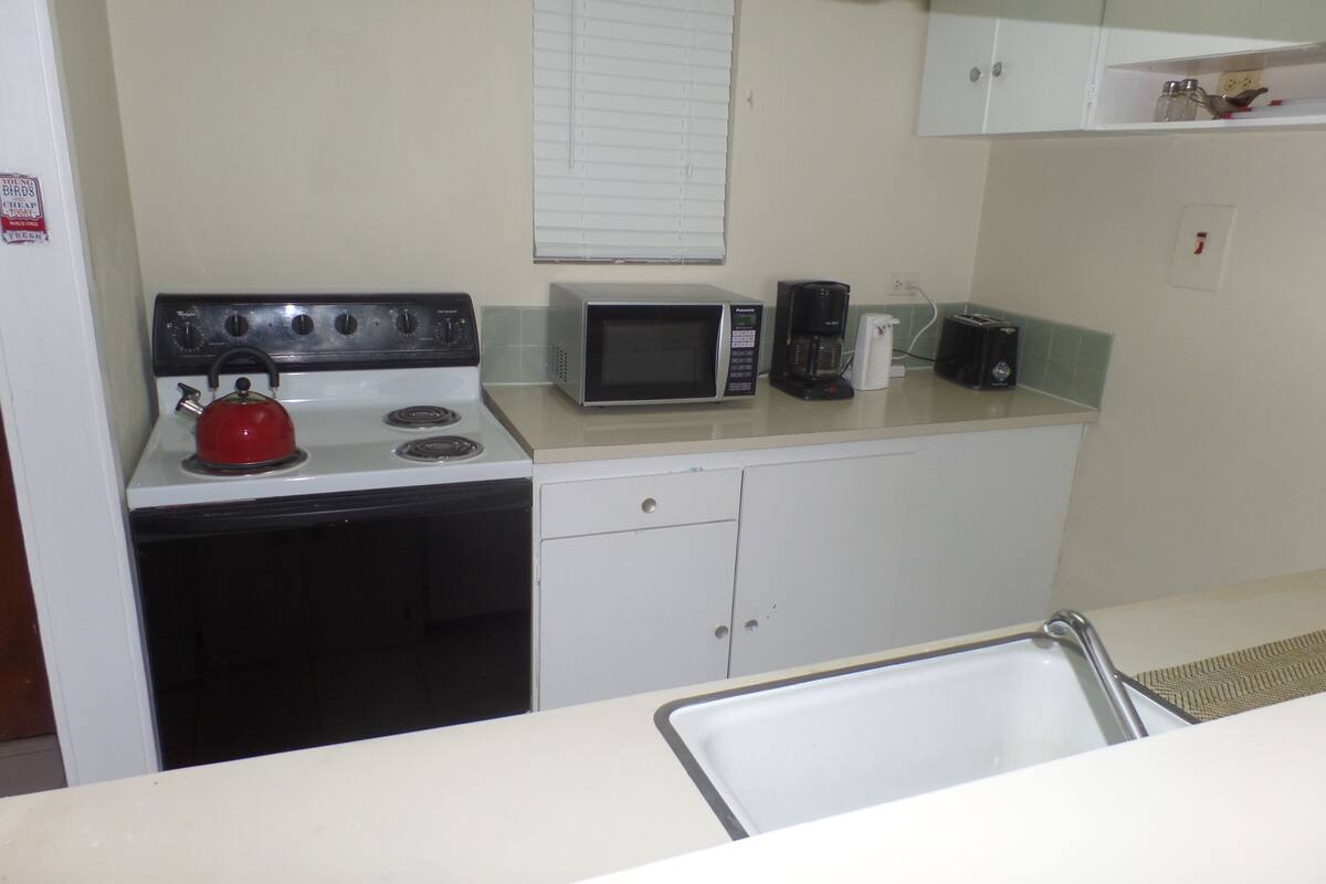 apartment, 1 bedroom | private kitchen | full-sized fridge, microwave, stovetop, cookware/dishes/utensils