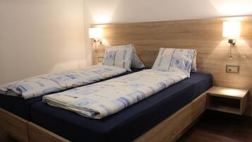 Departamento Deluxe, 3 habitaciones, vista a la montaña, junto a la montaña (120 CHF Cleaning Fee) | Cunas gratuitas, camas extra, wifi gratis y ropa de cama