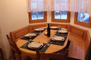 Deluxe Apartment, 3 Bedrooms, Mountain View, Mountainside (120 CHF Cleaning Fee) | Private kitchen | Fridge, microwave, stovetop, coffee/tea maker - Apartments Arcadia (Saas Grund)