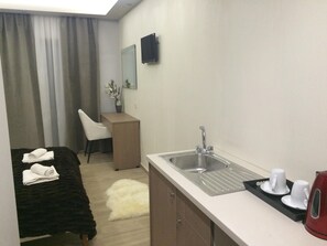Free cribs/infant beds, WiFi, bed sheets - Sevastos Studios (Rhodes)