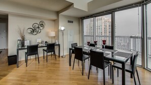  Penthouse 8 | Spiseområde på rommet