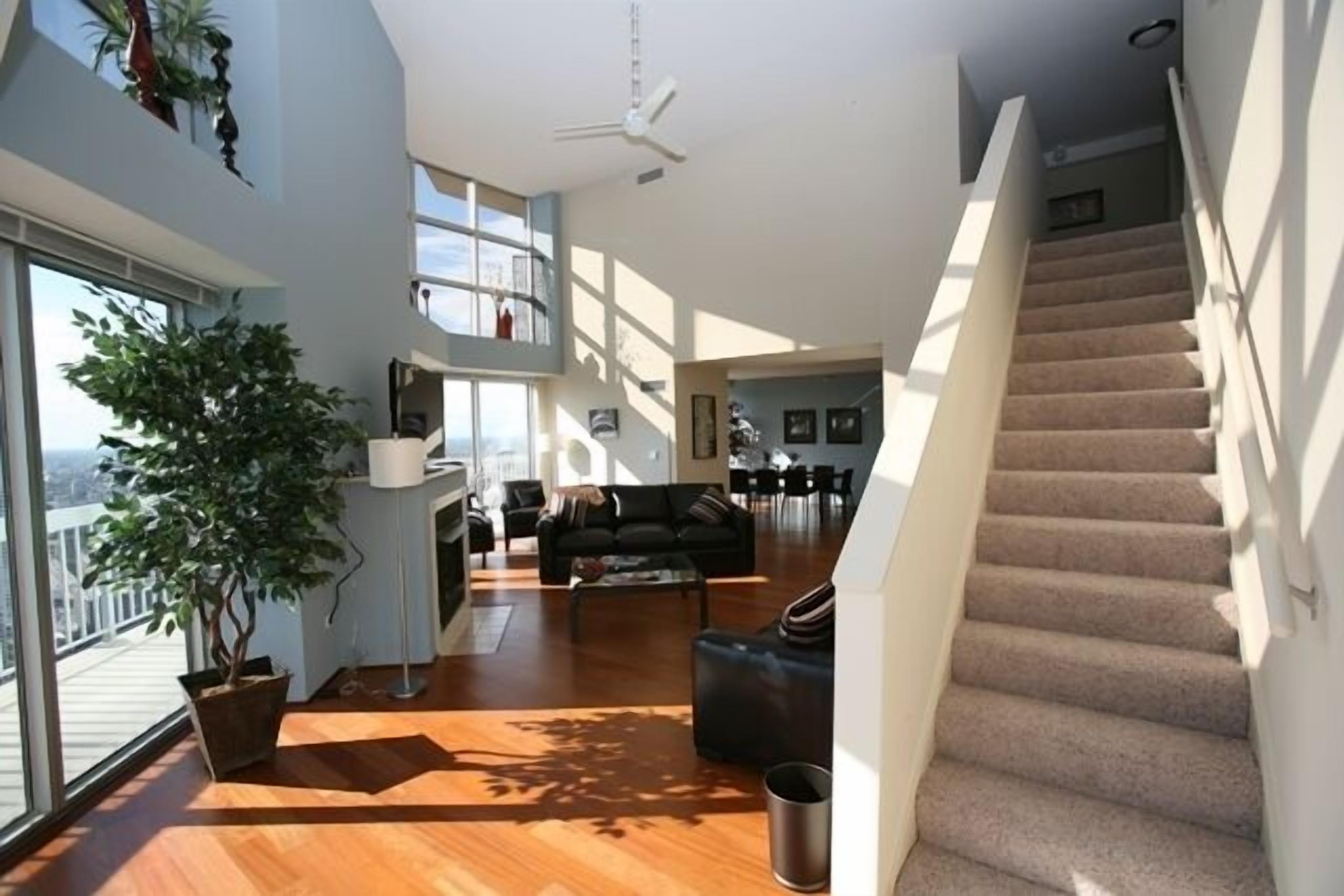 flat-screen tv, fireplace