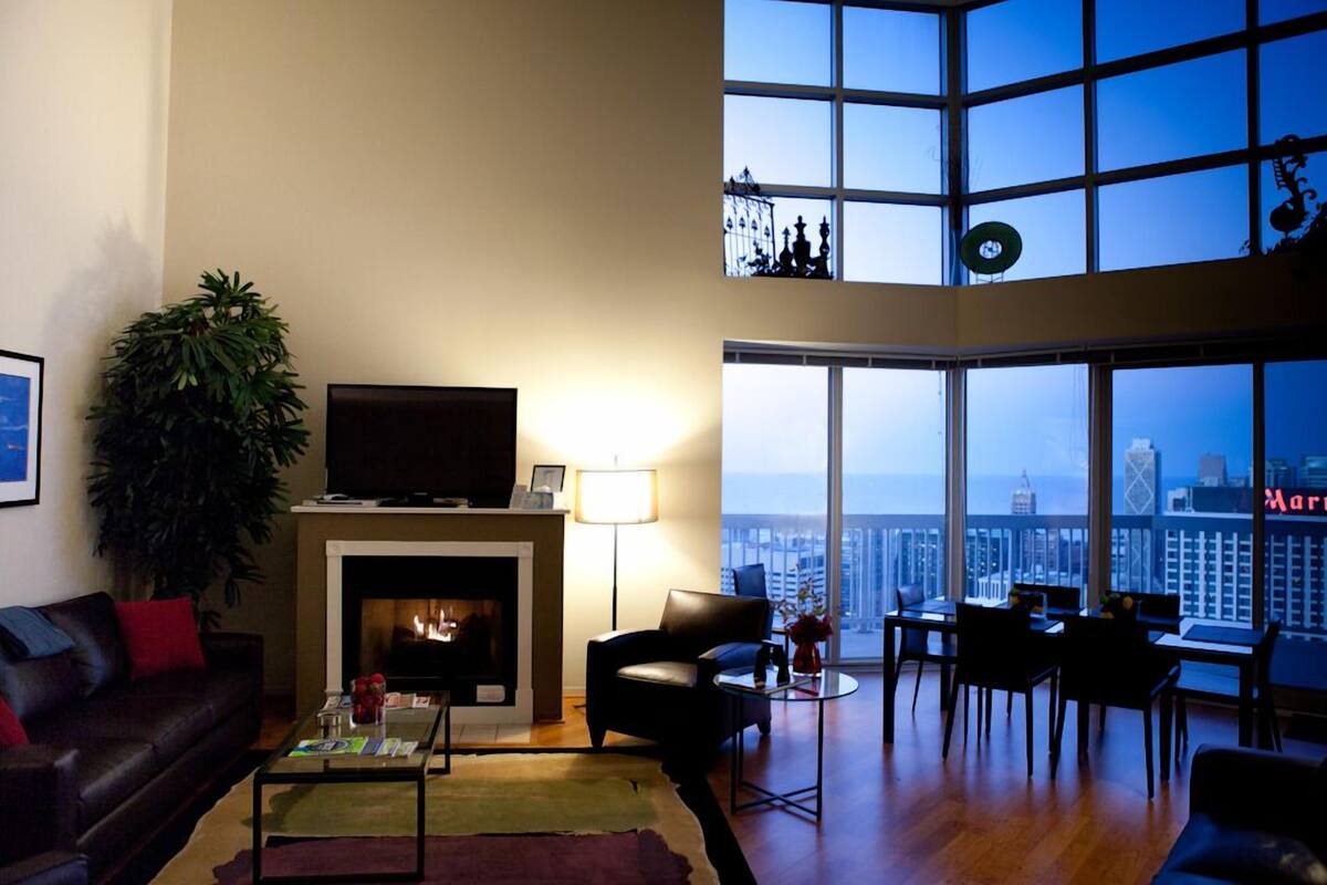 Penthouse 4 | 1 bedroom, premium bedding, desk, iron/ironing board