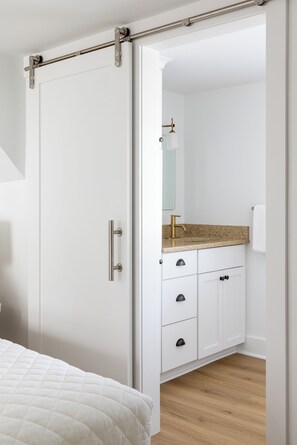 Double Room, 1 Queen Bed | Bathroom | Hair dryer, towels, soap, shampoo - Inn on the Beach  (Harwich Port)