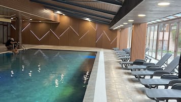 Indoor pool, sun loungers