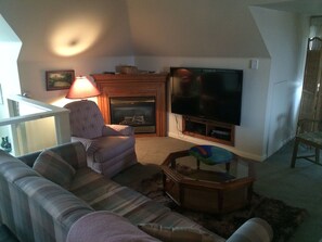 Romantic Suite, 1 King Bed with Sofa bed | Iron/ironing board, free WiFi, bed sheets - Ye Olde Walkerville Bed & Breakfast (Windsor)