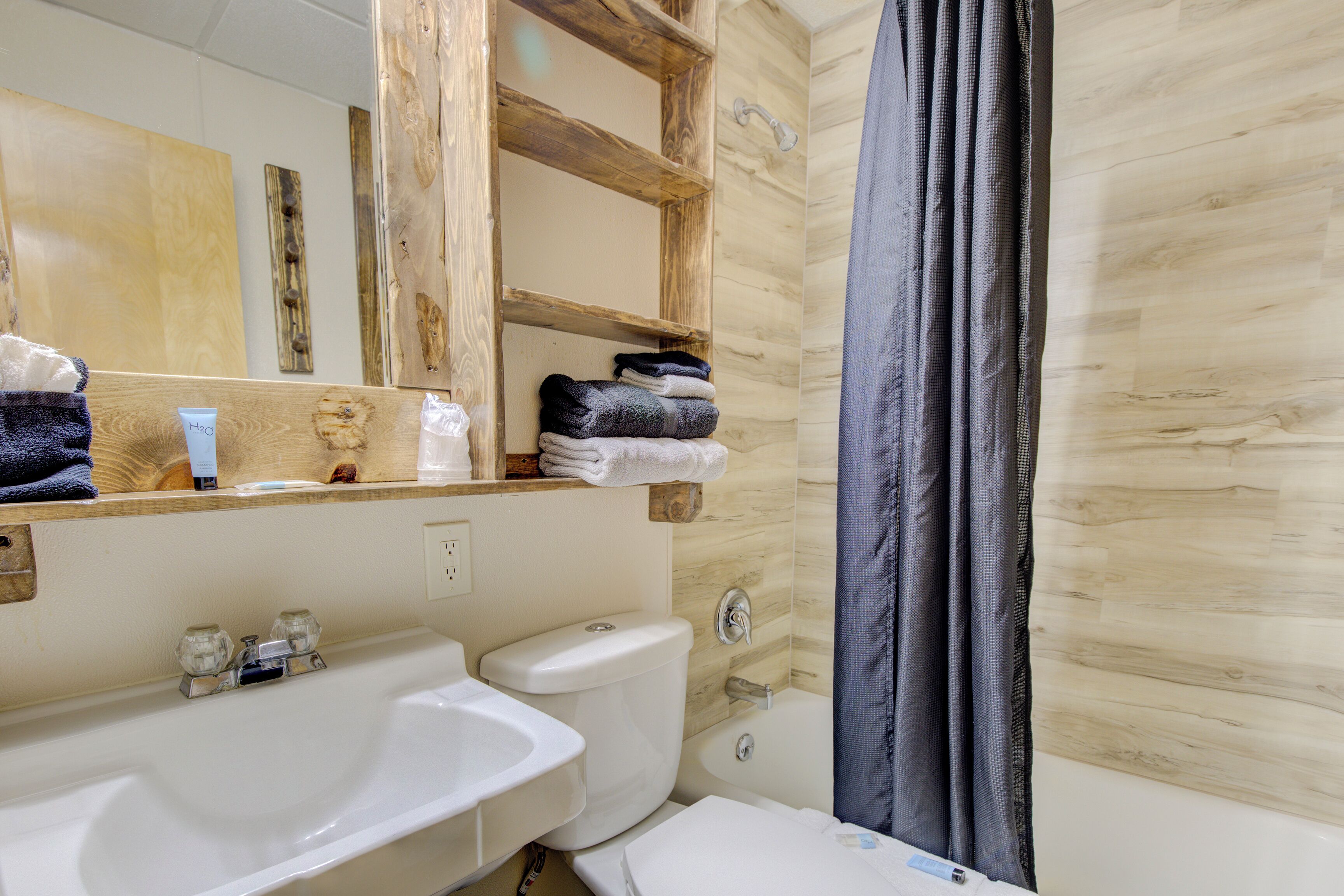 Room, Non Smoking (1 Queen Bed & 2 Twin Beds) | Bathroom | Hair dryer, towels
