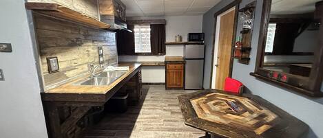 Habitació (2 Queen Bed & 1 Full Bed) | Equipament de l'habitació