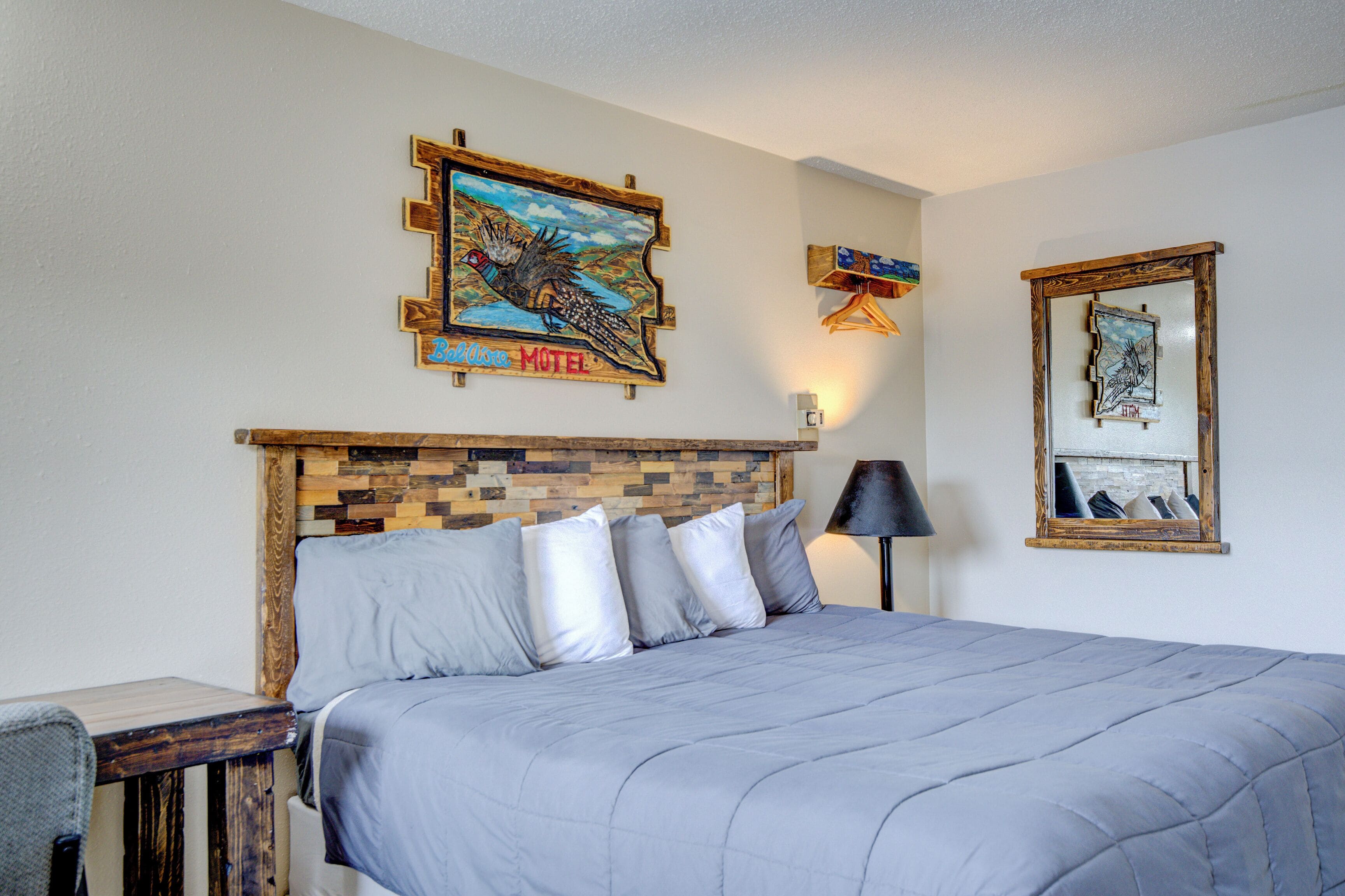 客房, 1 張特大雙人床, 非吸煙房 | 書桌、熨斗/熨衣板、免費無線上網、床單