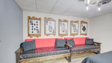 Room, Non Smoking (1 Queen Bed & 2 Twin Beds) | Desk, iron/ironing board, free WiFi, bed sheets