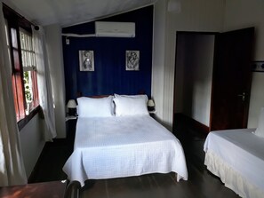 Standard Triple Room | Minibar, individually decorated, blackout drapes, rollaway beds - Pousada Arte Colonial (Paraty)