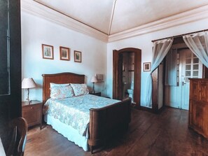 Quarto casal superior | Frigobar, individualmente decorados, cortinas blackout