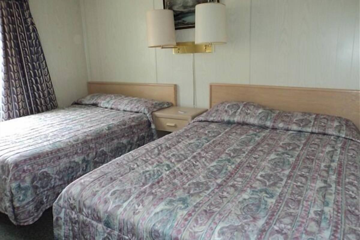 Standard Room, 2 Double Beds | In-room safe, free WiFi
