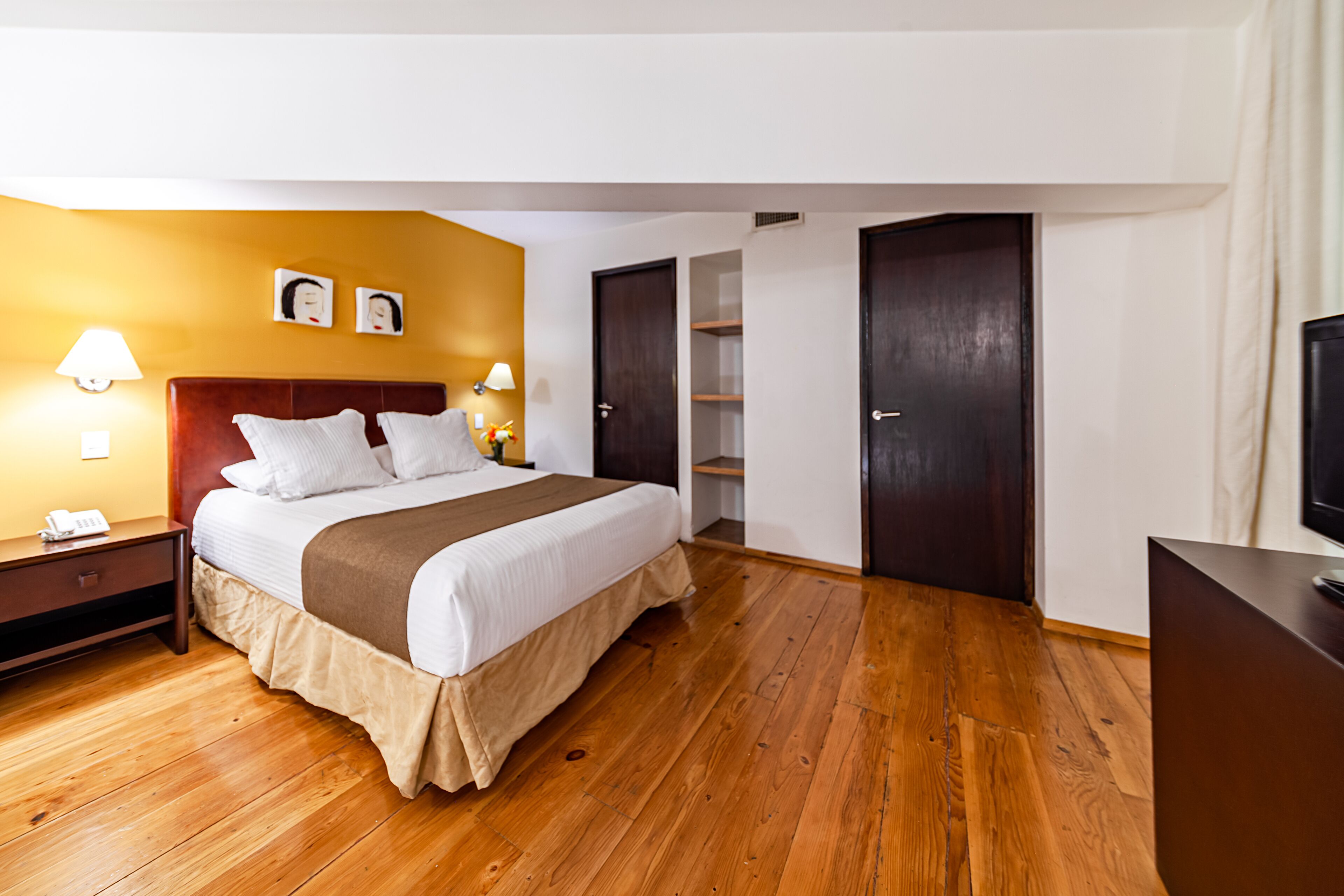 Suite Senior | Salle de bain | Douche, articles de toilette gratuits, serviettes fournies