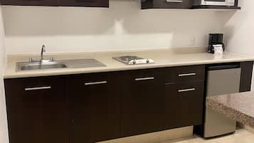 Suite Senior | Cocina privada | Cafetera y tetera